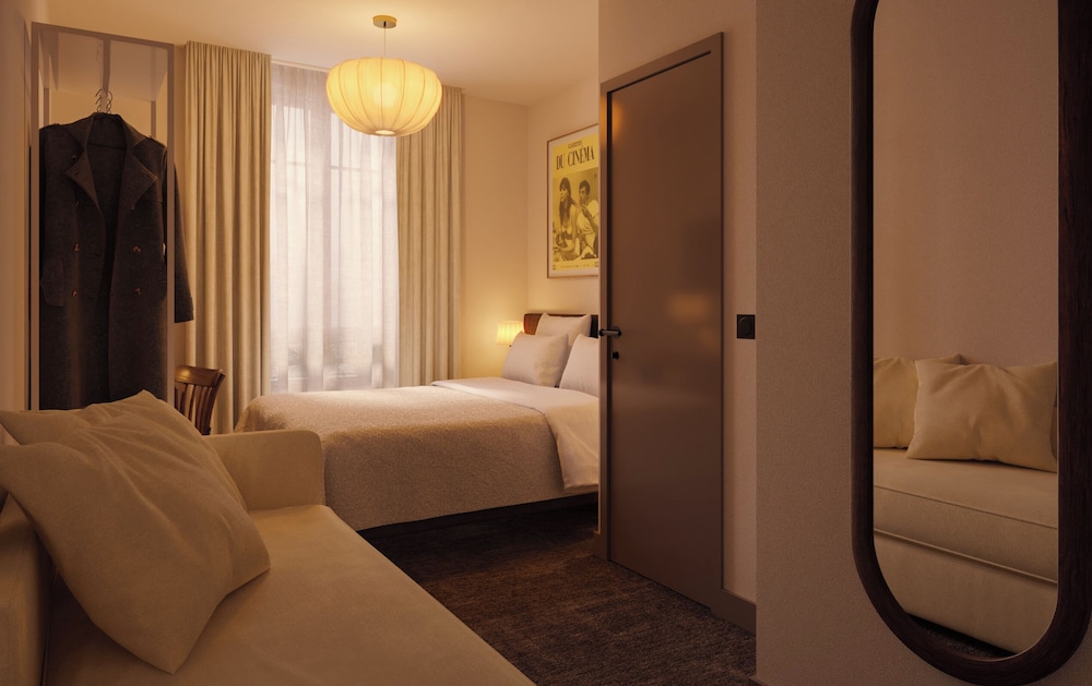 SUPERIOR, DOUBLE BED, CITY VIEW, BALCONY