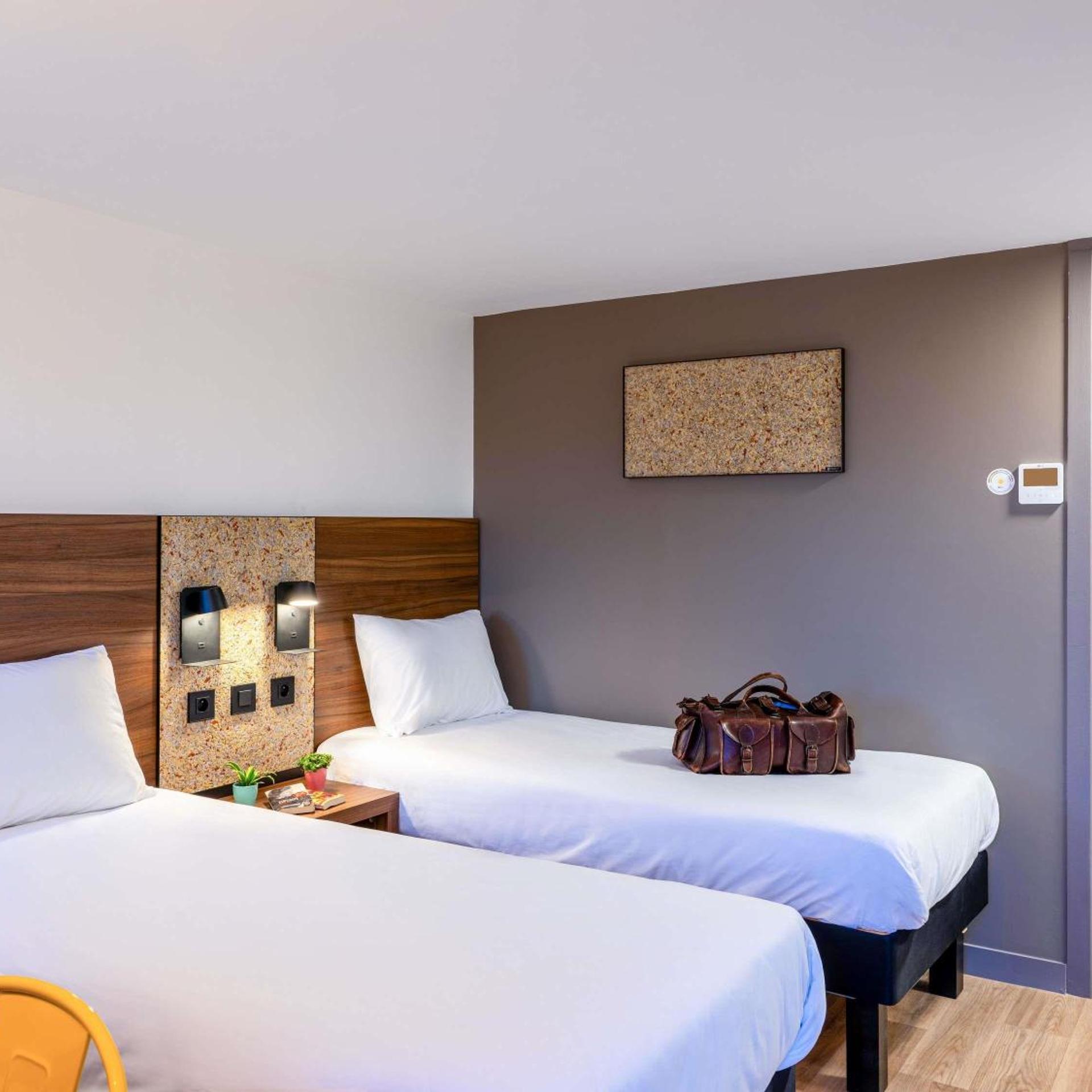 Pop, Twin Beds