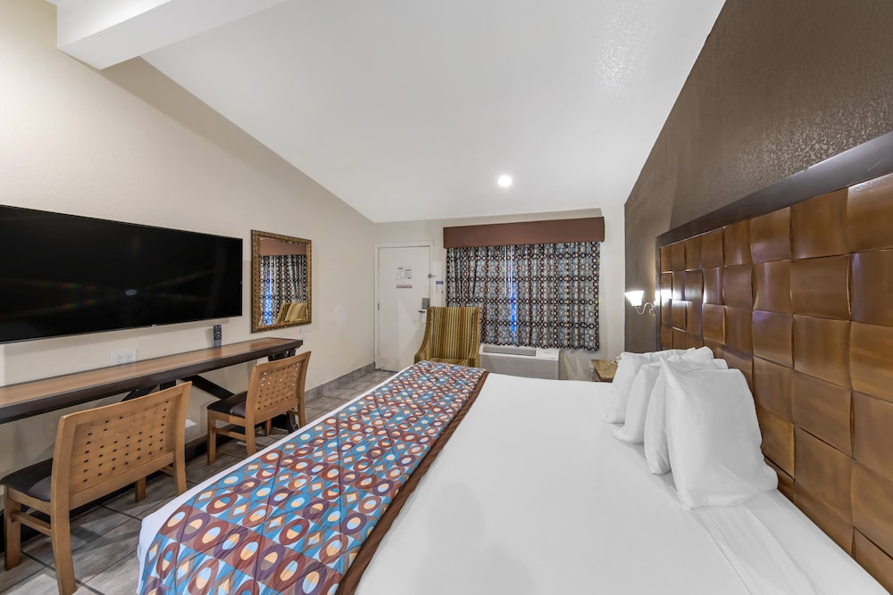 Anaheim Discovery Inn Suites 24/68