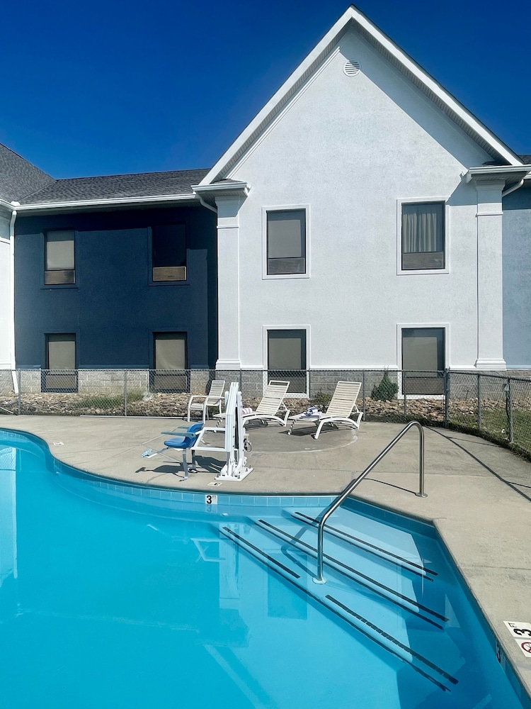 Grand Vista Hotel and Suites 33/61