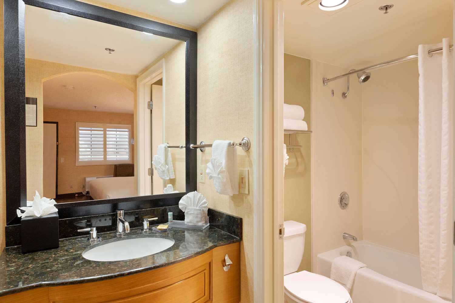 Best Western Plus Las Brisas Hotel 40/40