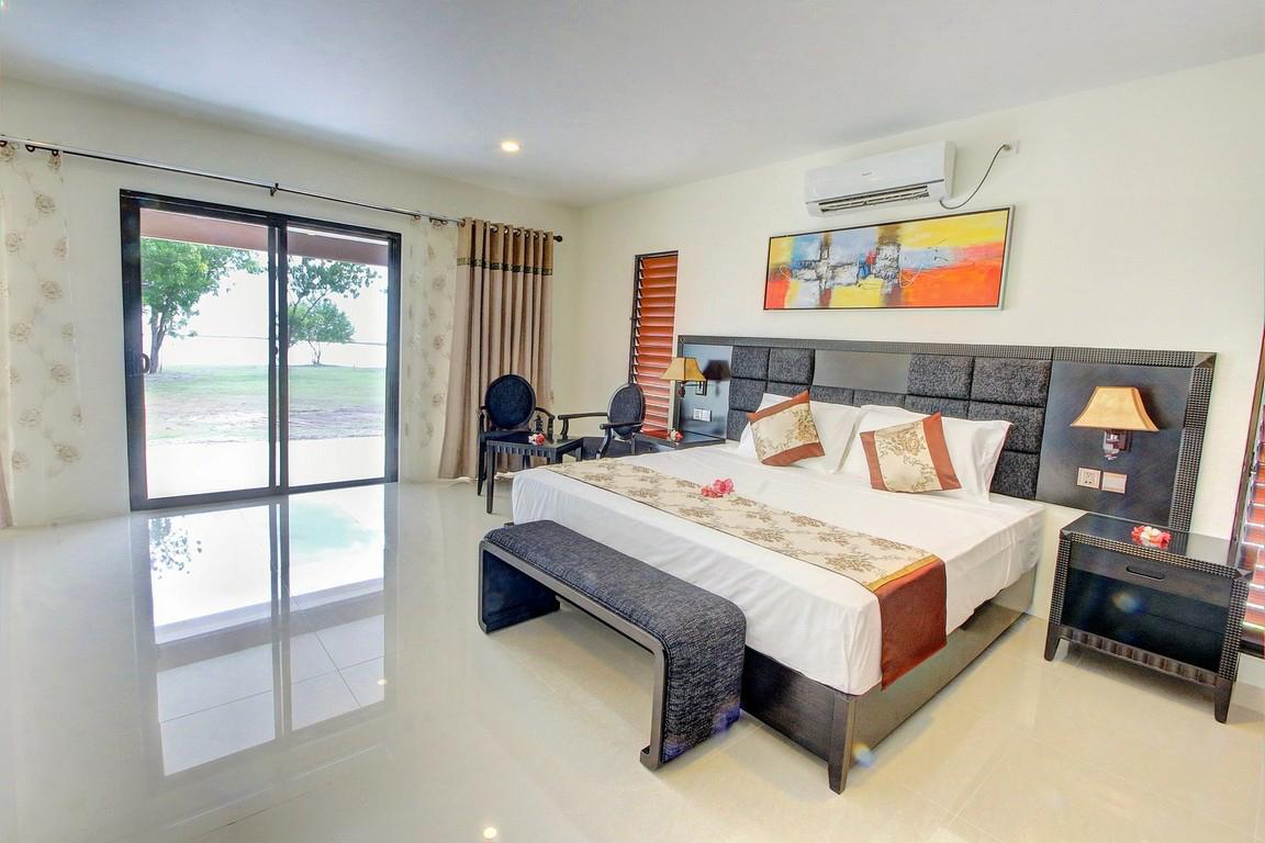 Room, King Bed, Beach Front