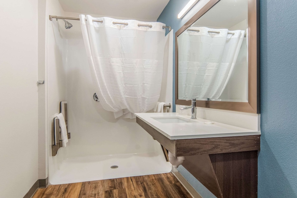 WoodSpring Suites North Ft Worth Alliance TX Speedway 35/38