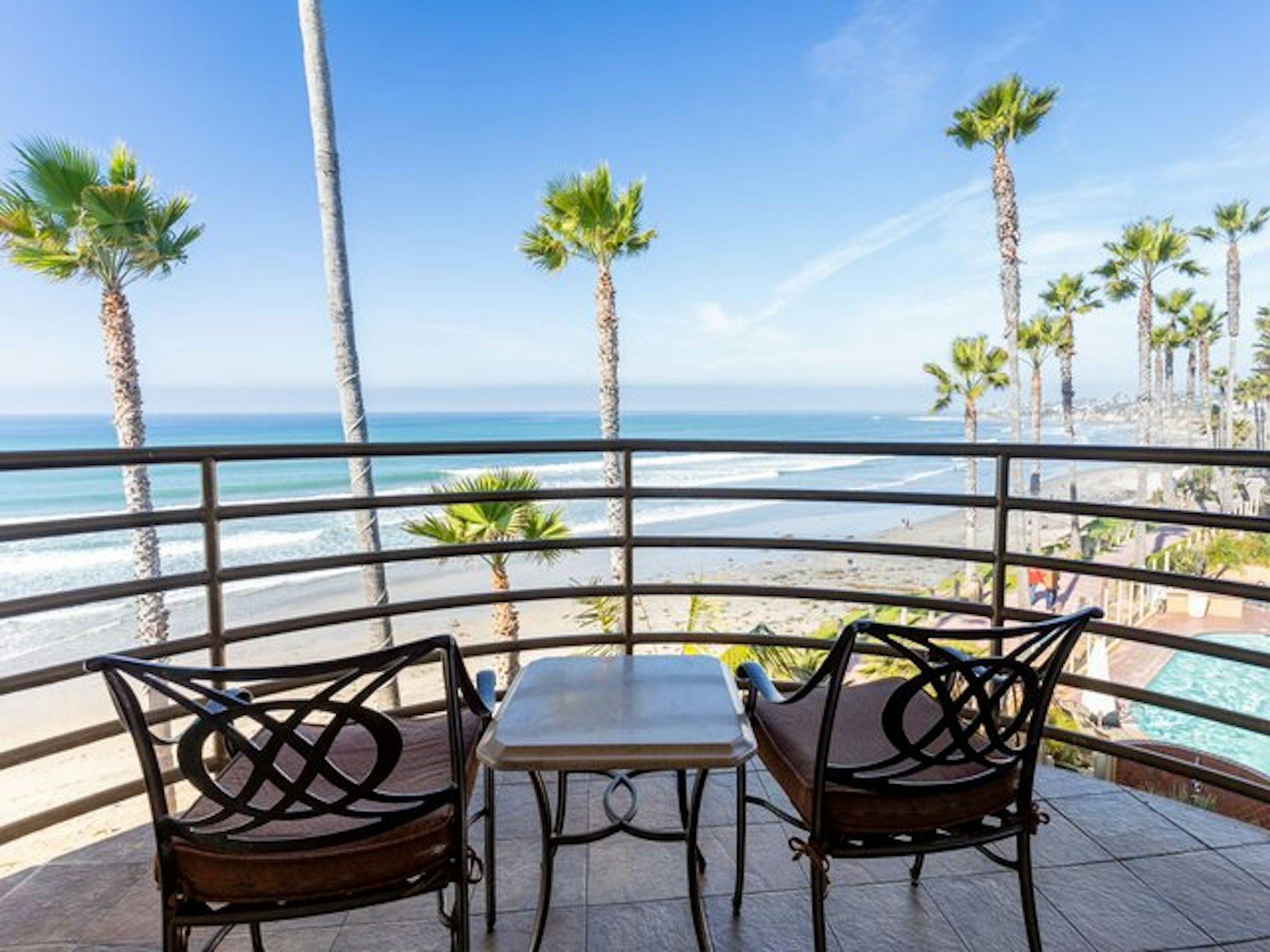 Pacific Terrace Hotel 80/92