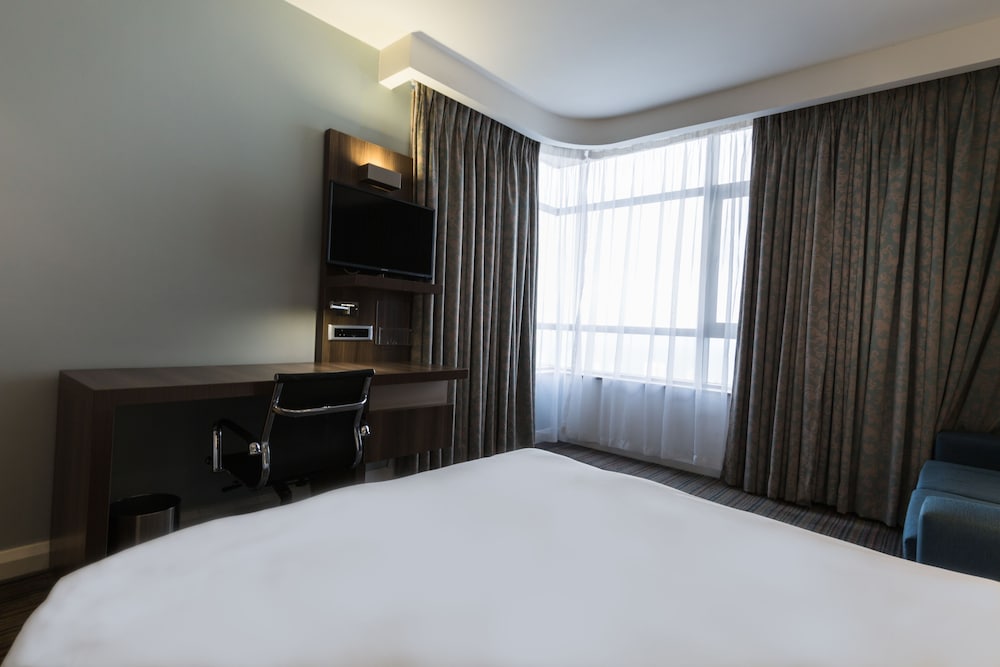 HOLIDAY INN EXPRESS DURBAN - UMHLANGA 26/83