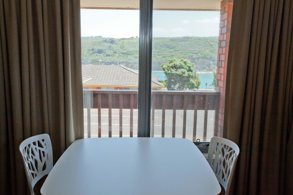 SOUTHERN OCEAN MOTOR INN 38/67