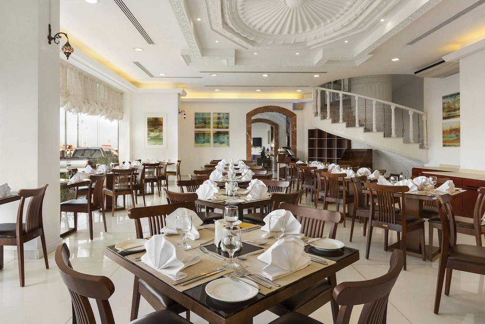 restaurant cafeteria