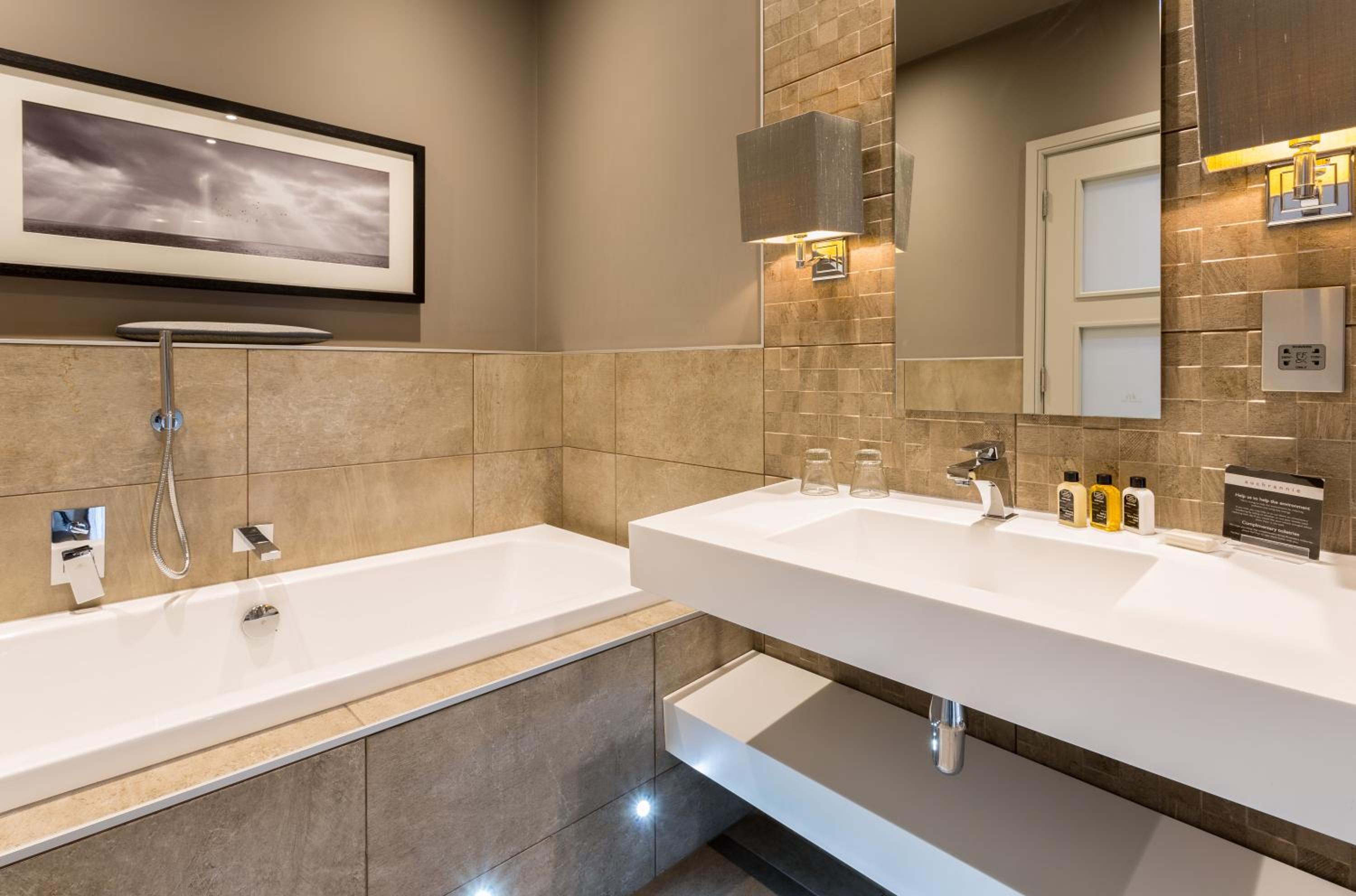 Resort, Spa, Suite