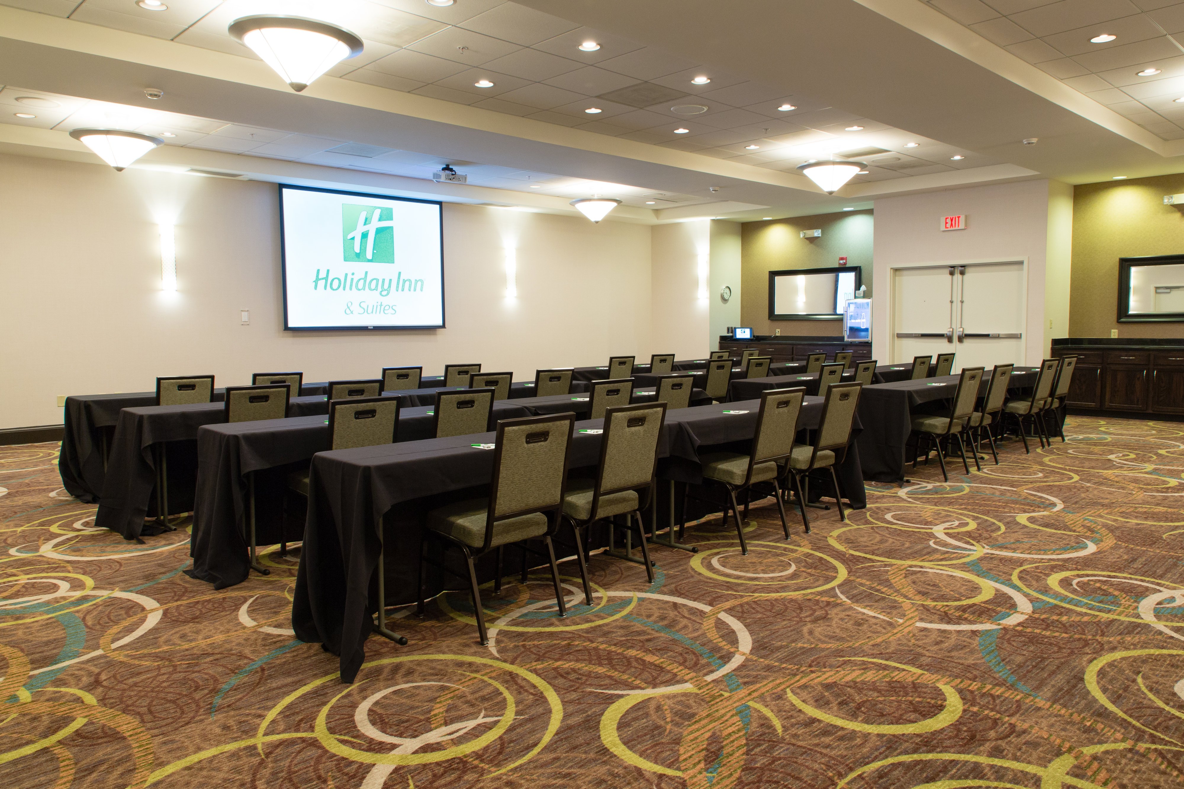 Holiday Inn Hotel Suites Bloomington Airport 37/50