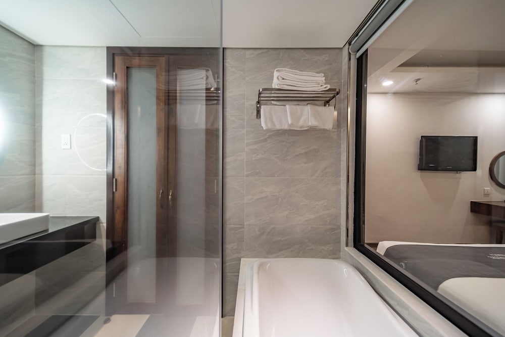 Edoya Hotel Ben Thanh 48/50