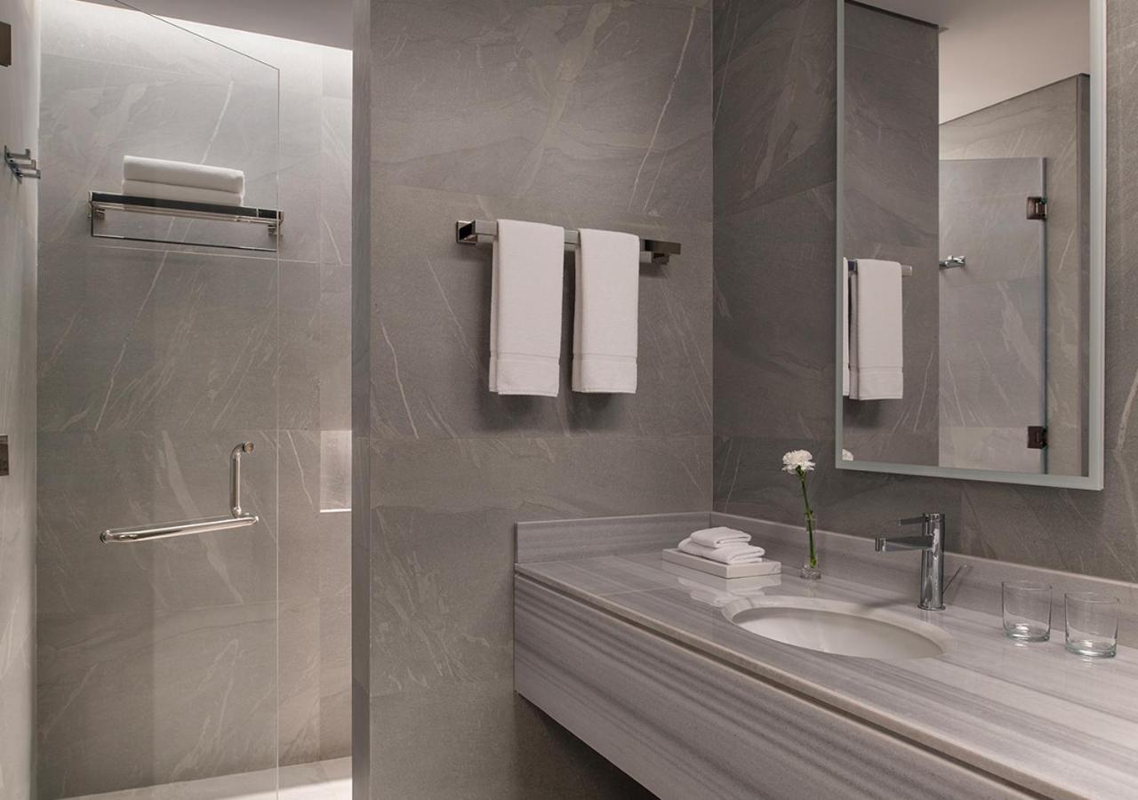 Ray Hotel Kuwait 62/63