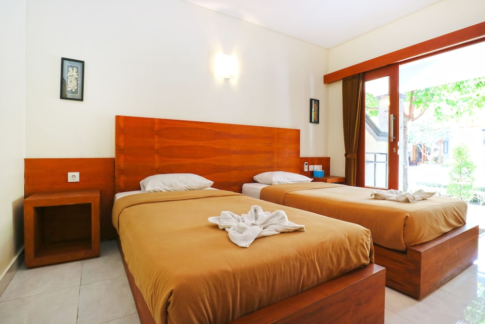 Gora Beach Inn 8/53