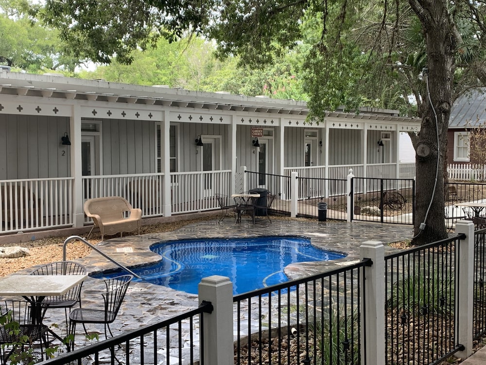 Ye Kendall Inn 45/82