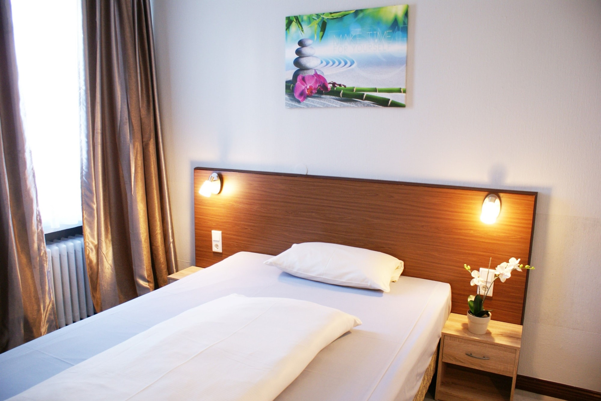 ROOM, SINGLE, SINGLE BED