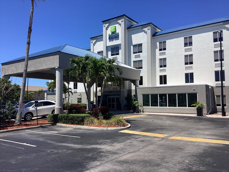 Holiday Inn Express Hotels Suites Cocoa Beach 62/71