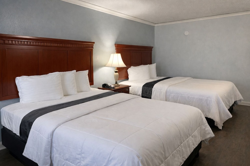 Antioch Quarters Inn and Suites 23/54