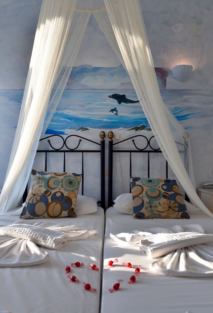 Afrodite Hotel 3/80