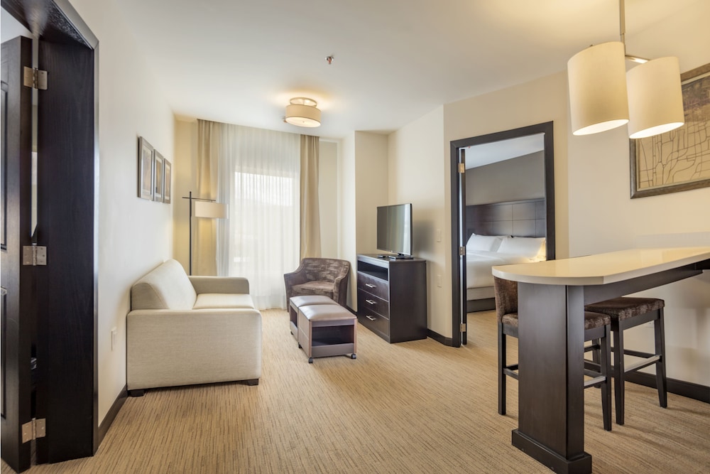 Staybridge Suites Saltillo 38/68