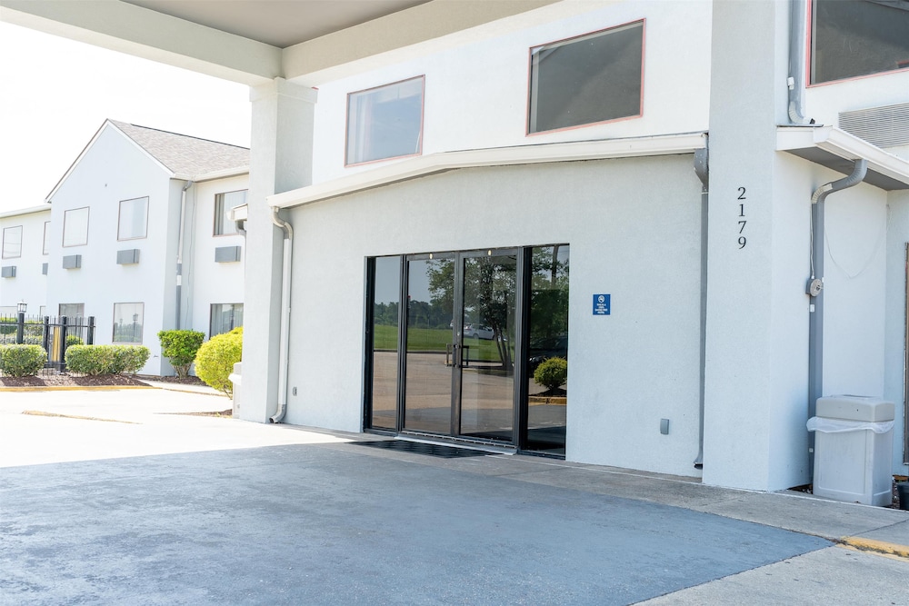 OYO Townhouse Donaldsonville - Gonzale 46/51