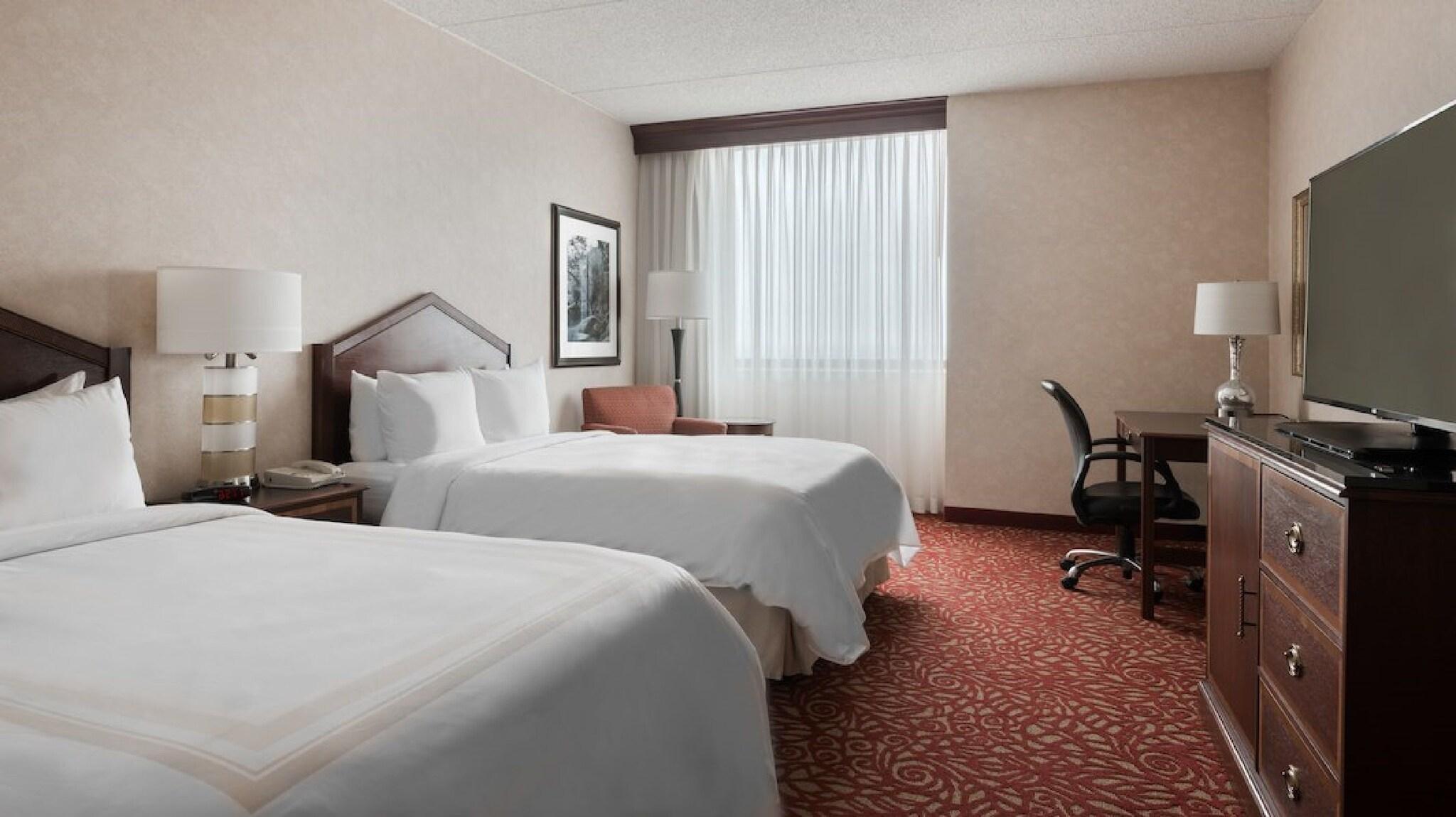 غرفة بسريرين مزدوجين، Chicago Marriott Northwest 3/5