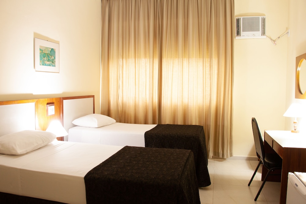 ROOM, TWIN BEDS