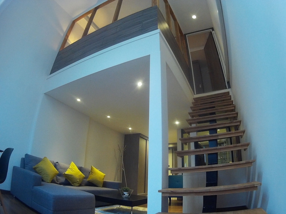 Fullrich Residence 2/32
