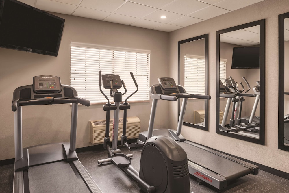 Country Inn & Suites By Radisson Hoffman Estates Il 23/31