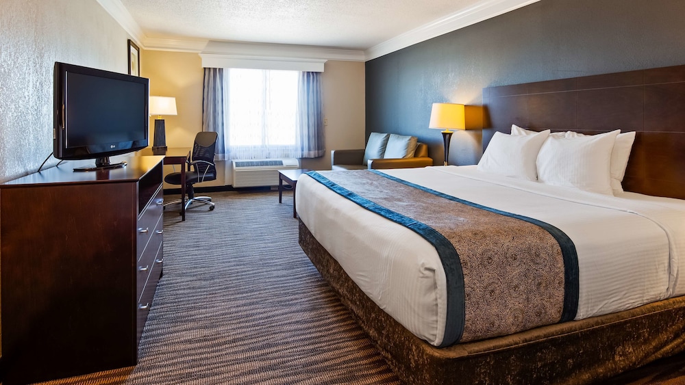 غرفة قياسية بسرير كينج لذوي الإعاقة