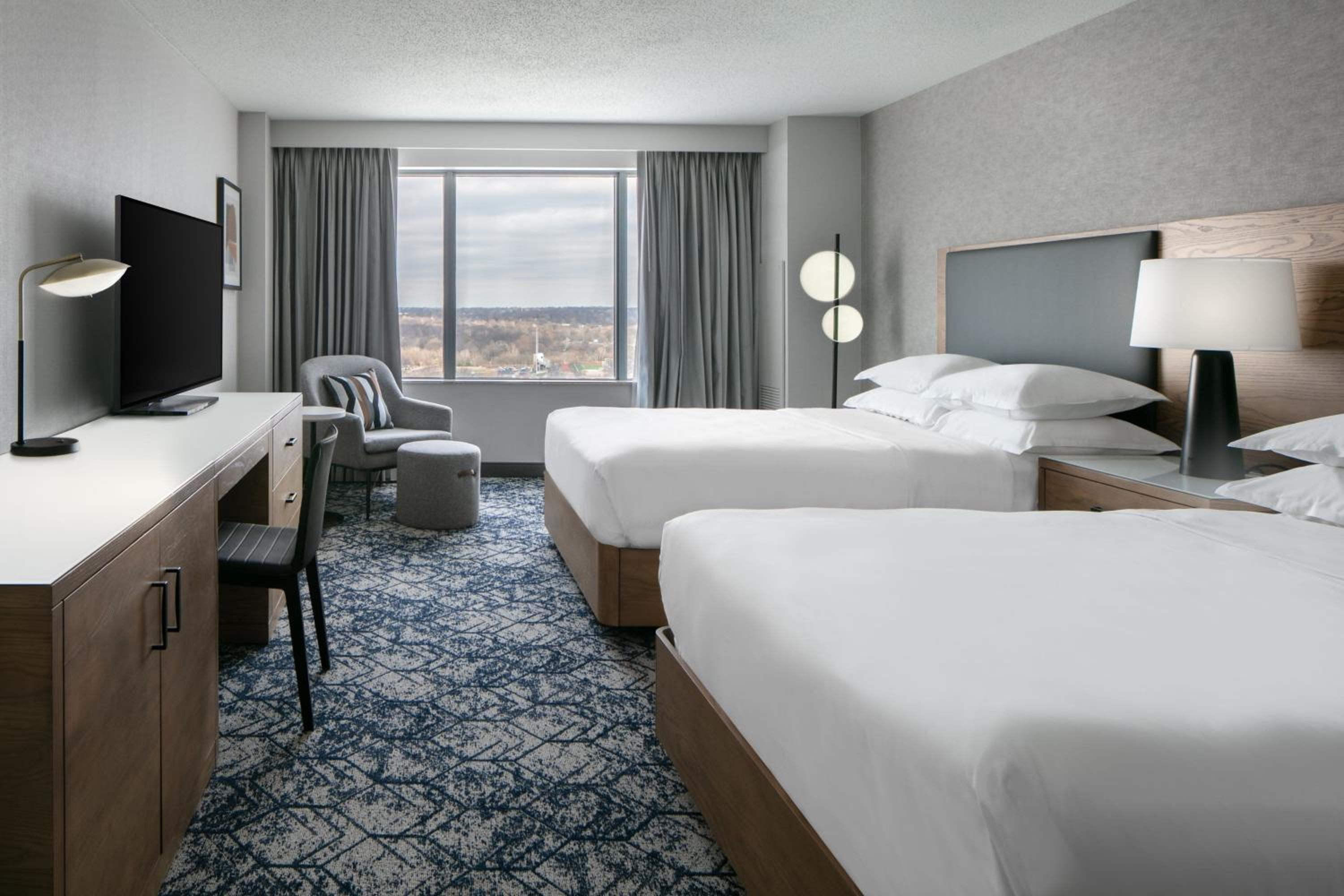 Guest Room, 2 King Beds, 2 Queen Beds, Club Floor, High Floor