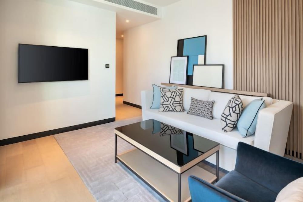 Vida Dubai Marina Yacht Club 49/68