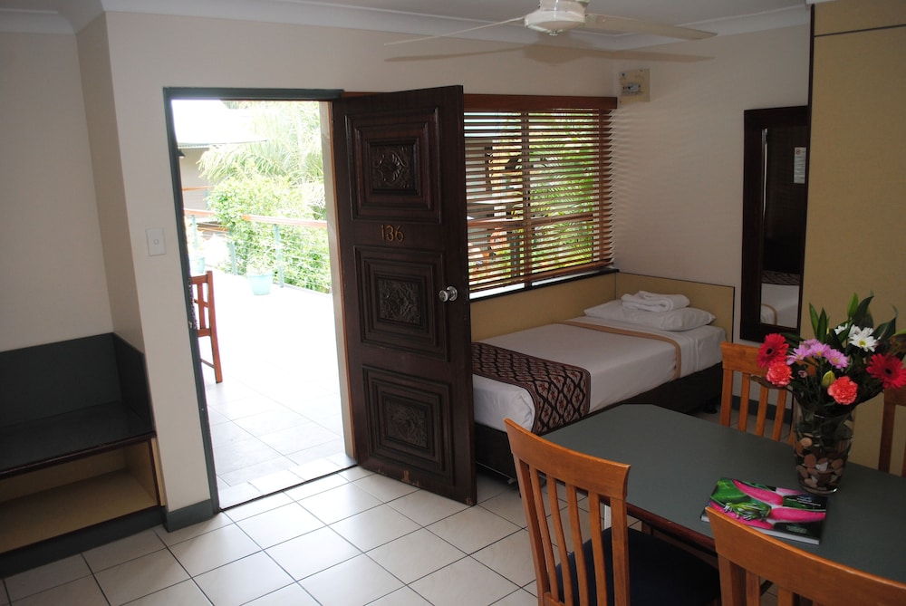 Bay Village Tropical Retreat 34/45