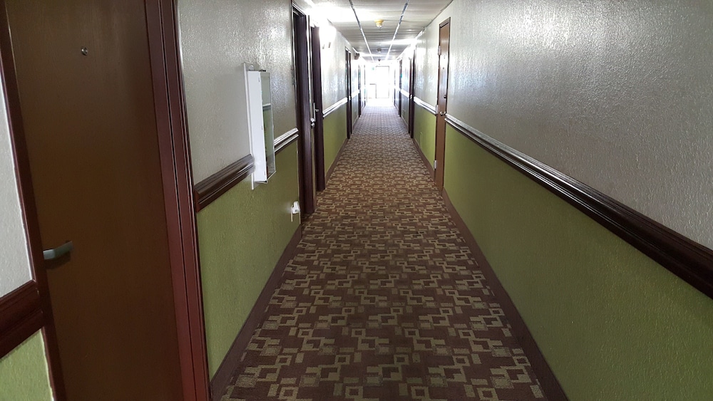 Super 8 by Wyndham Harlingen TX 32/33