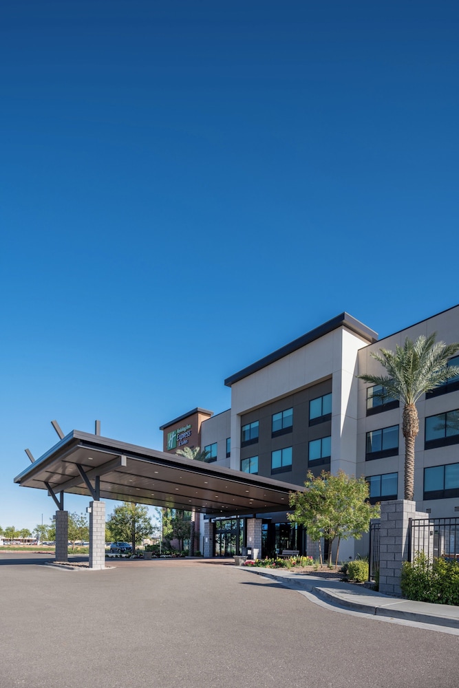 Holiday Inn Express & Suites - Gilbert - Mesa Gateway Airport 46/50
