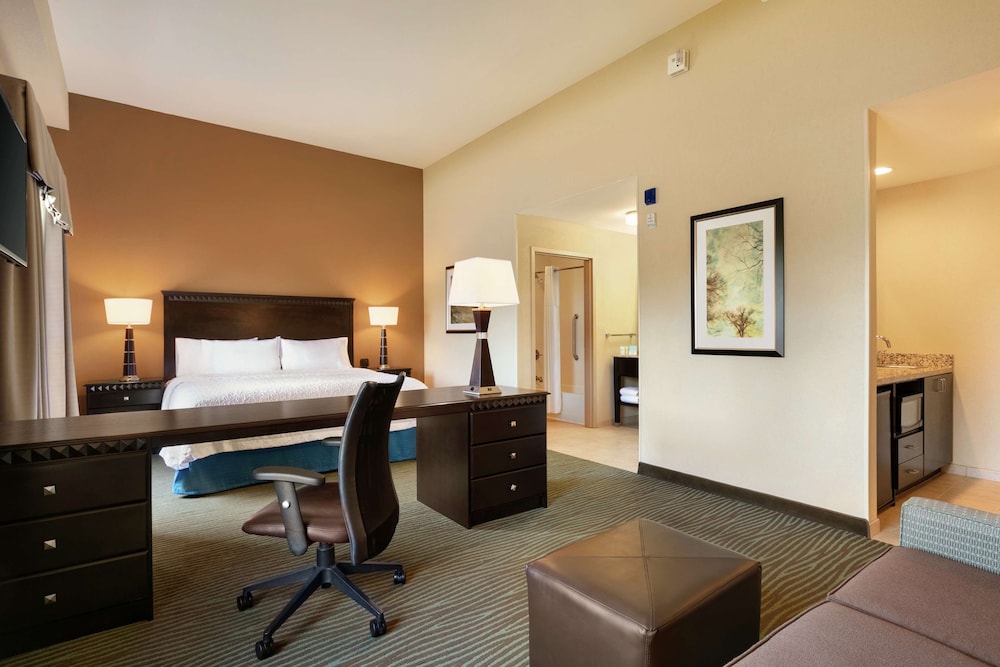 Hampton Inn & Suites Parkersburg Downtown 42/45