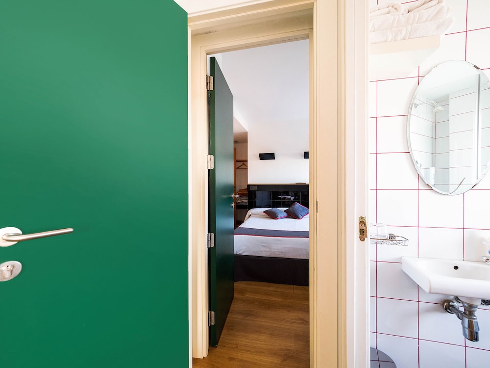 Hostal Athenas 40/42
