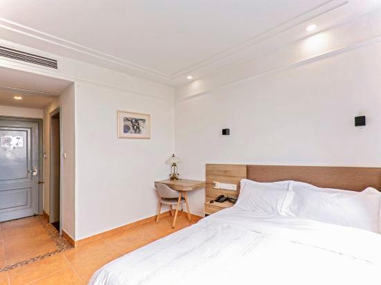 ROOM, QUEEN BED