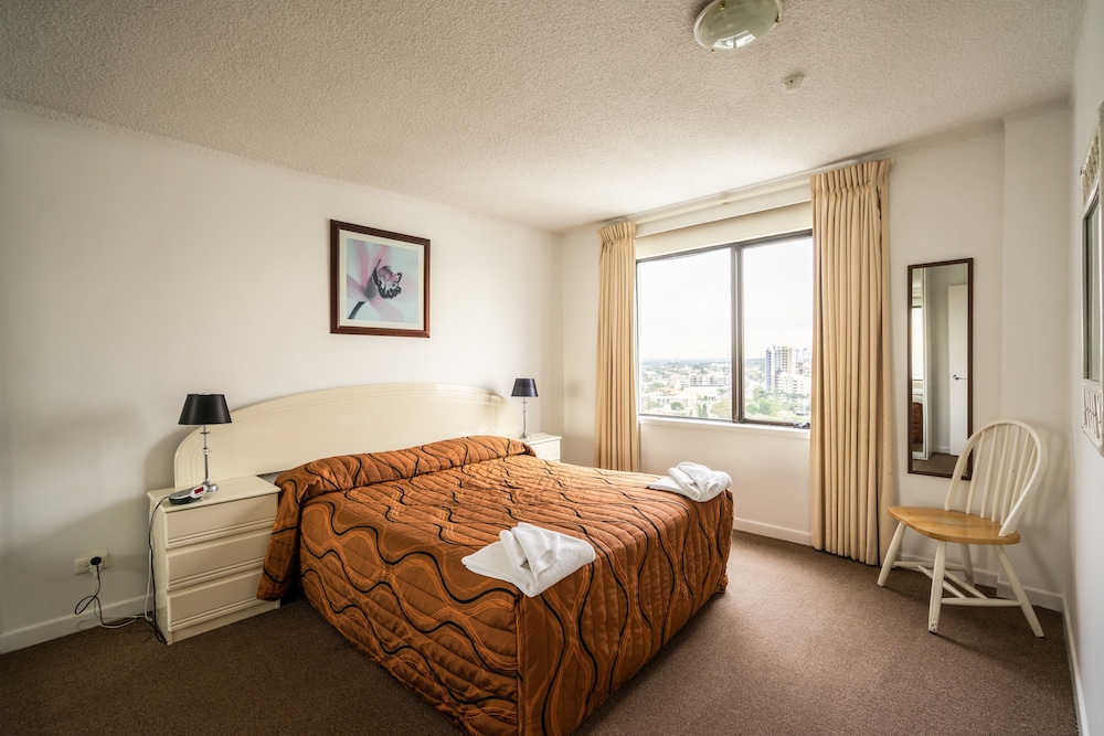 شقة بسرير كوين وسريرين منفصلين بإطلالة على البحر بشرفة بغرفتي نوم