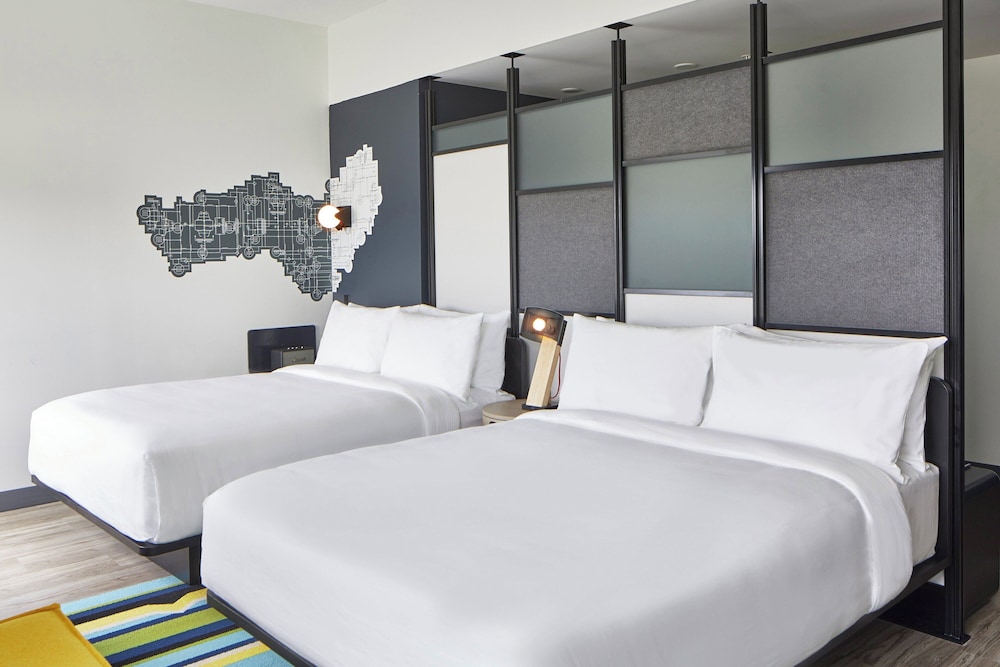 room, 2 queen beds, corner