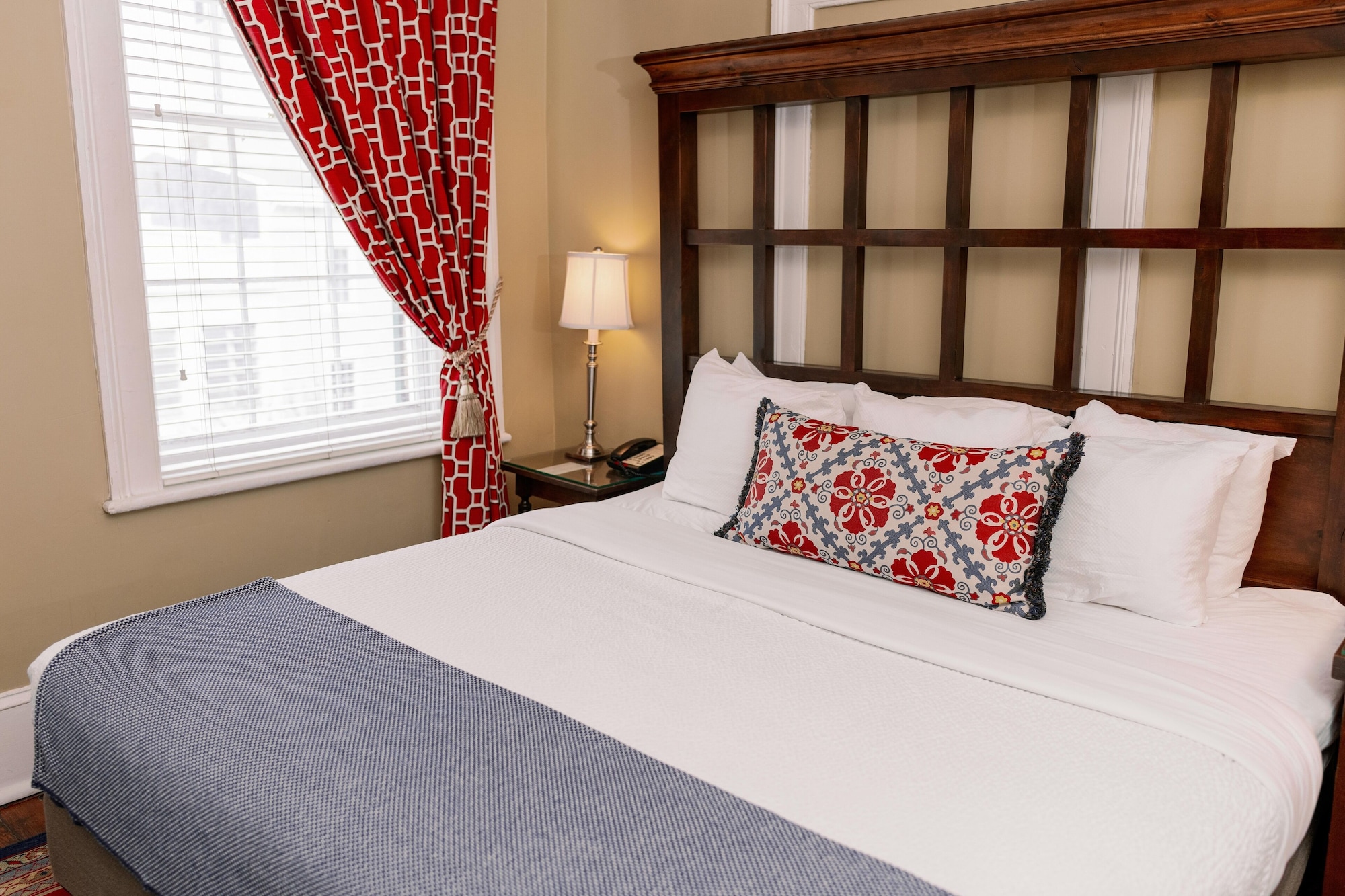 CLASSIC, KING BED