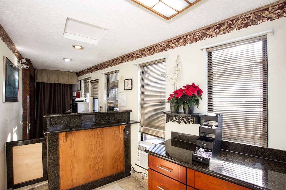 Super 8 by Wyndham Vancouver East 10/51