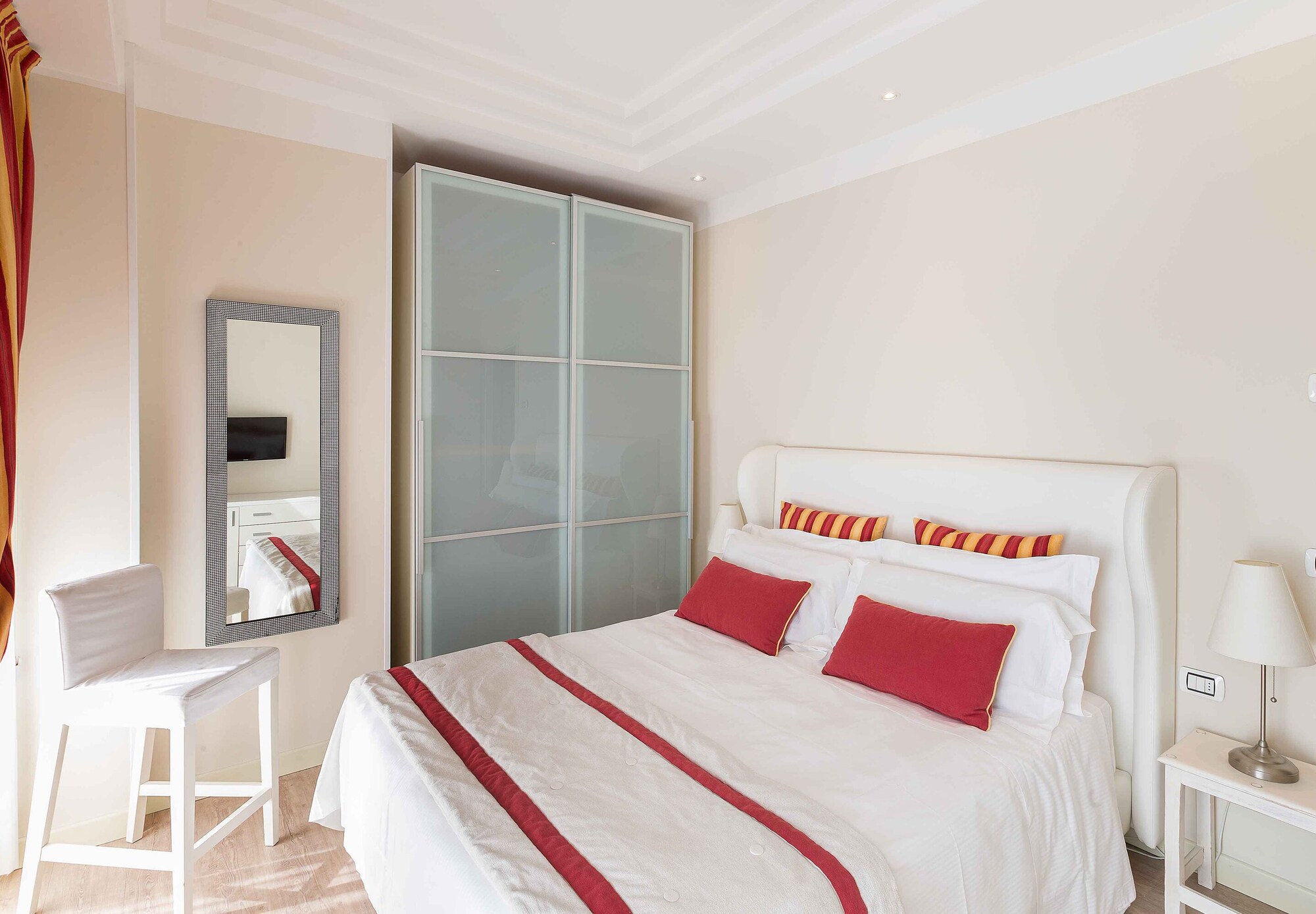 شقة فاخرة بسريرين كوين بغرفتي نوم مع أريكة، Residence Charming Apartments 6/10