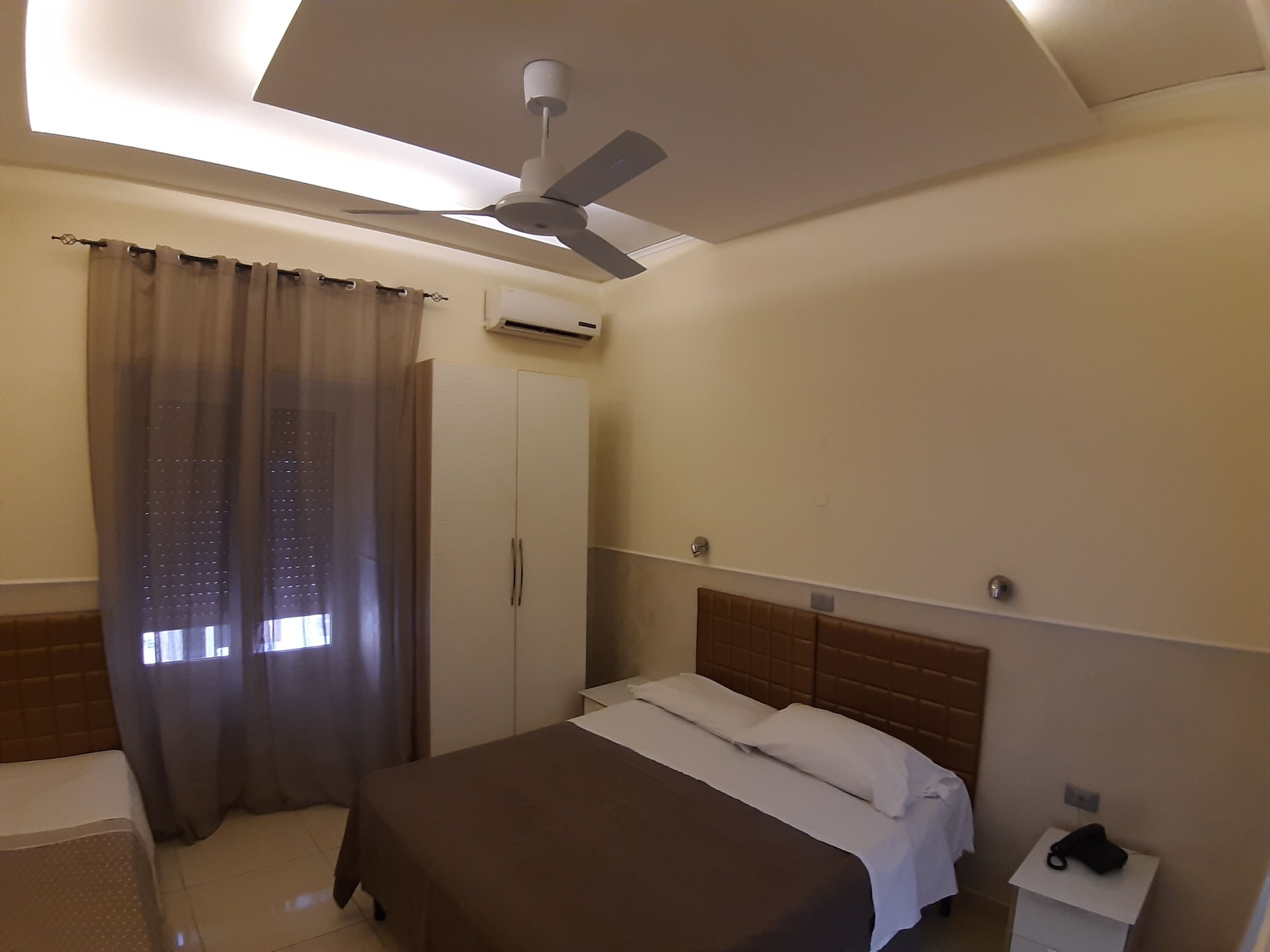 ROOM, TRIPLE