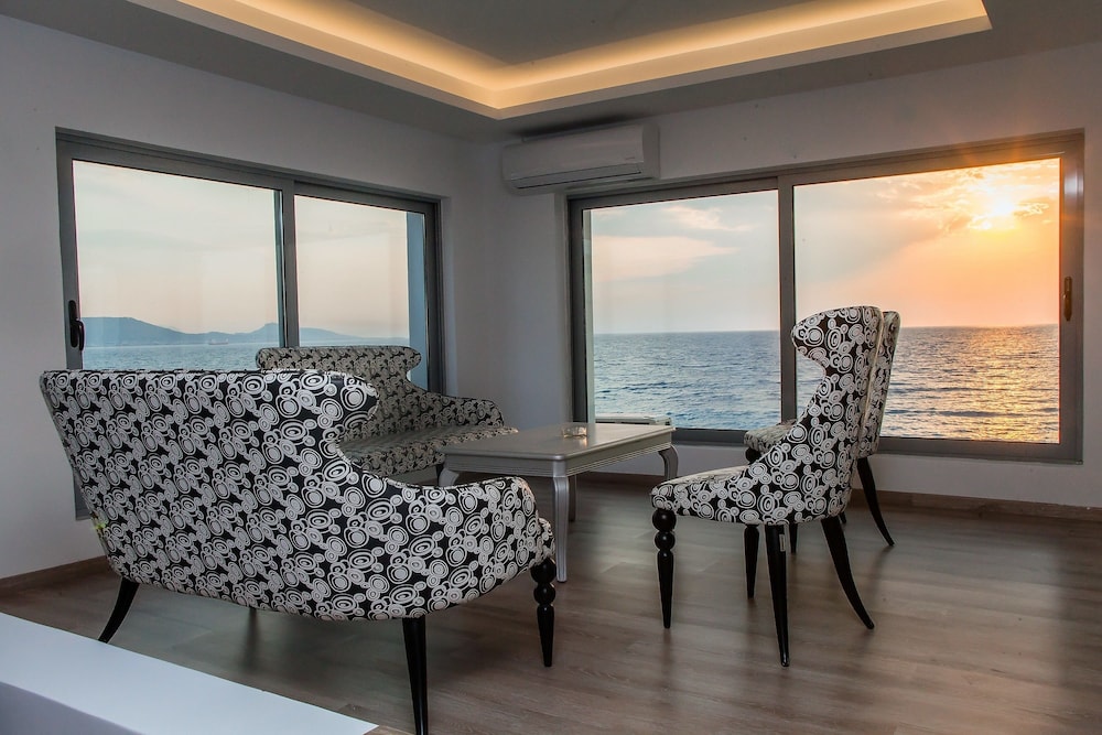 Sunrise Apt 22/37