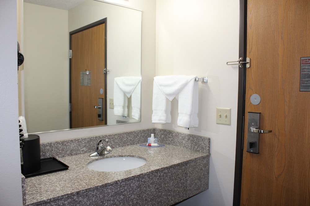 Reston Inn & Suites 47/50