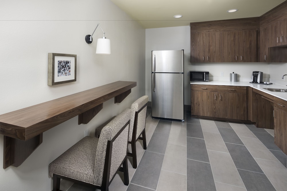 Holiday Inn And Suites Arden Asheville Airport 12/51