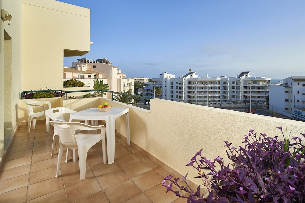 Oceanus Aparthotel 46/63