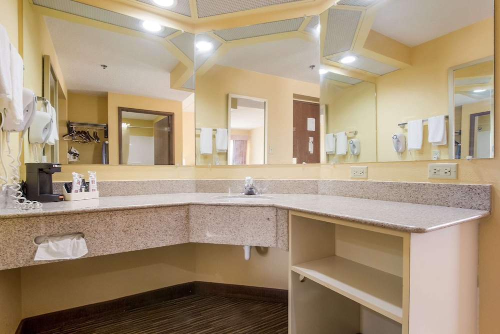 Quality Inn & Suites CVG Airport 7/30