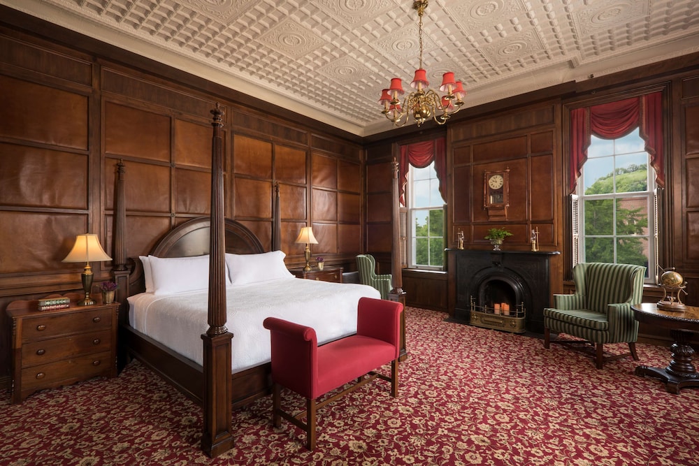 St. James Hotel 13/35