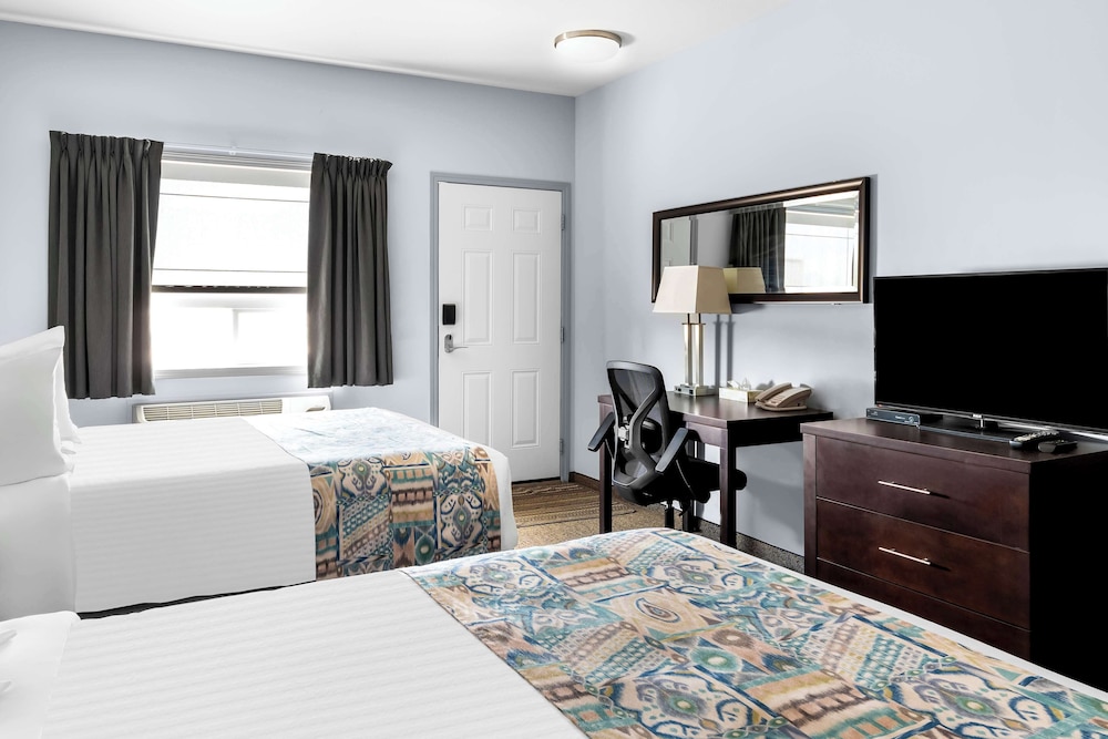 Standard, 2 Queen Beds, Kitchenette, Surestay Studio By Best Western Hardisty 2/10