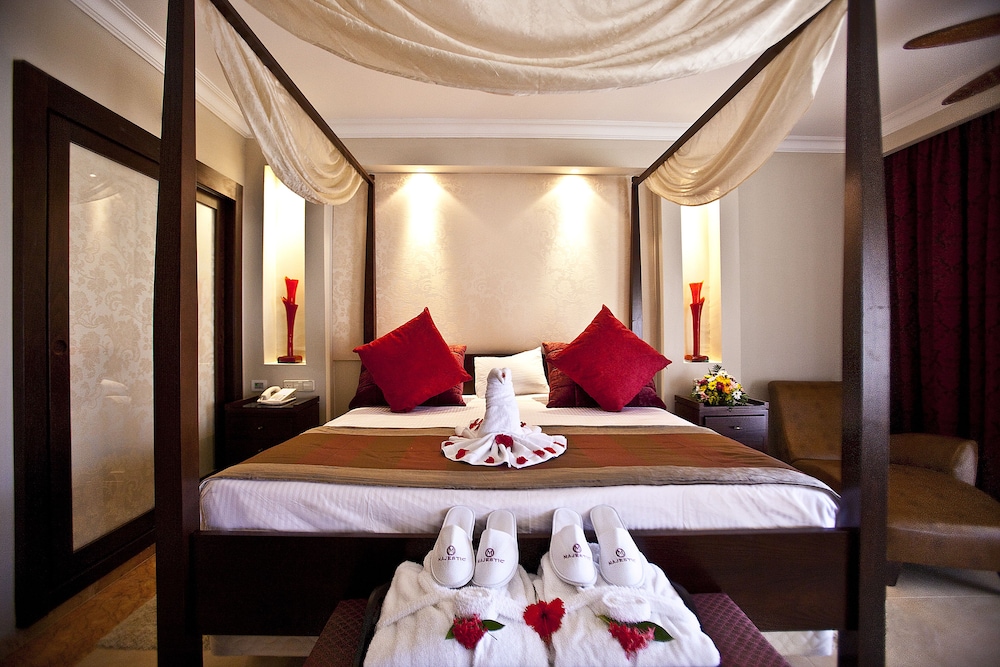 1 BEDROOM, ELEGANT, CLUB, SUITE